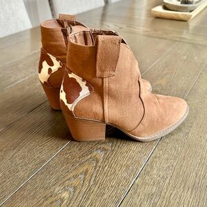 Sugar Ankle Boots with Cow Print Accent
Women’s western boots Brown Suede